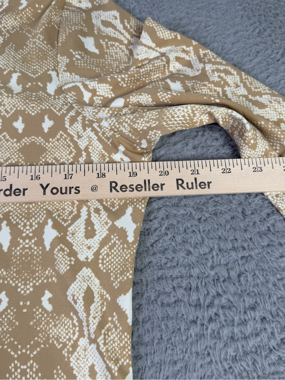 J Mclaughlin Top Womens Large Tan Quarter Zip Animal Print Catalina Cloth LS - Picture 8 of 8